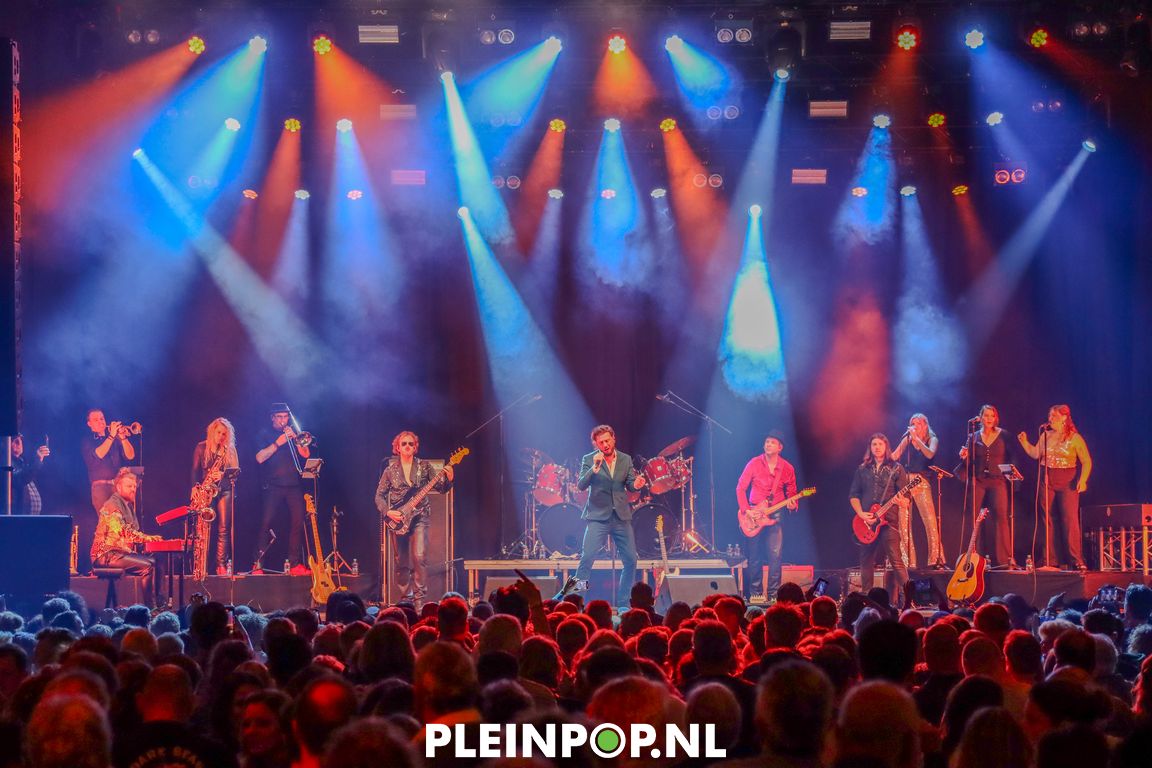 BOUKE & THE ELVIS MATTERS BAND    (15)